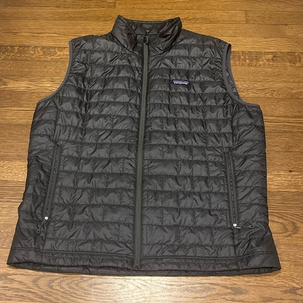 Patagonia men’s XL vest, great condition, charcoal grey